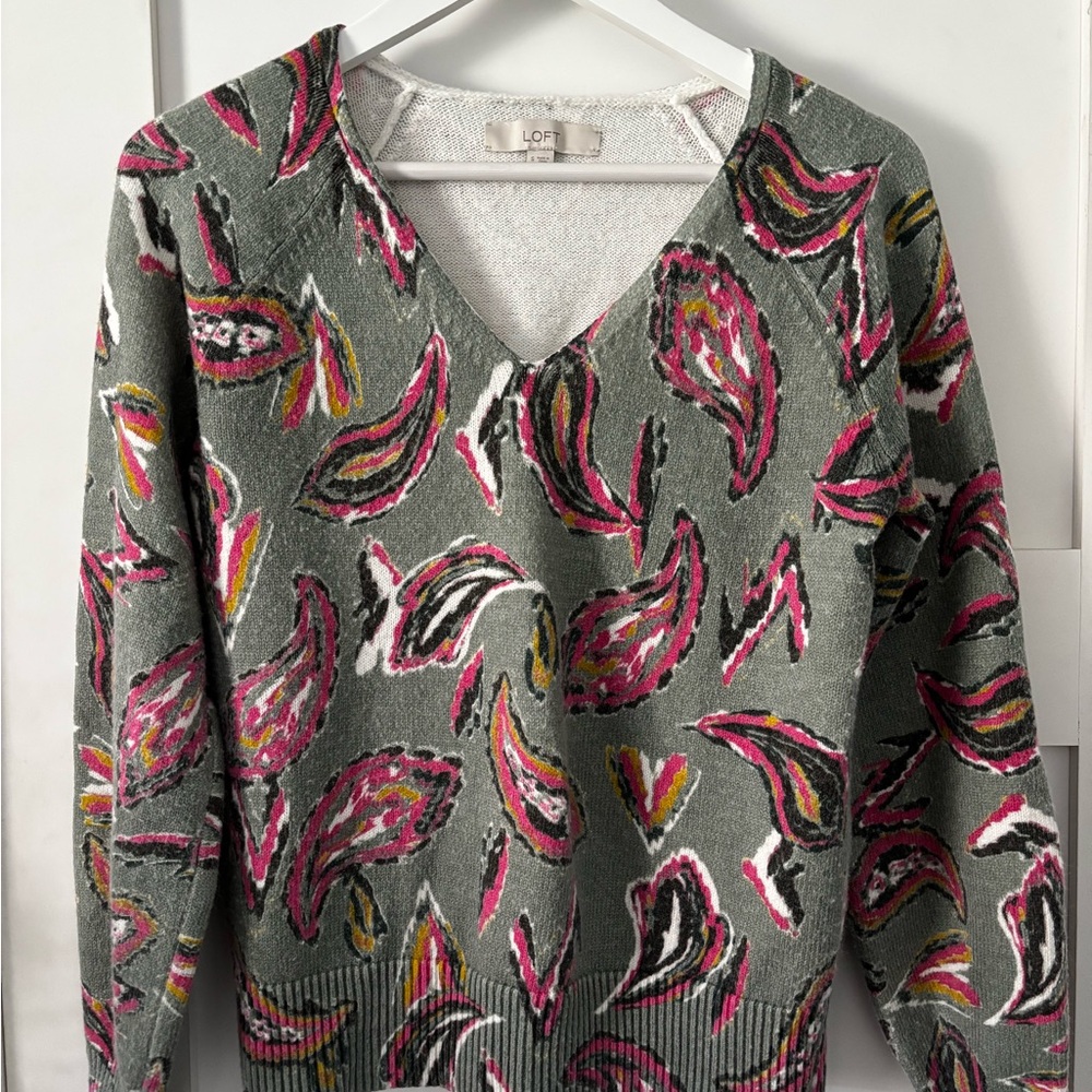 LOFT Women's V-Neck Sweater in Gray and Pink